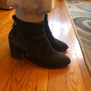 Blondo Waterproof Booties. - Black